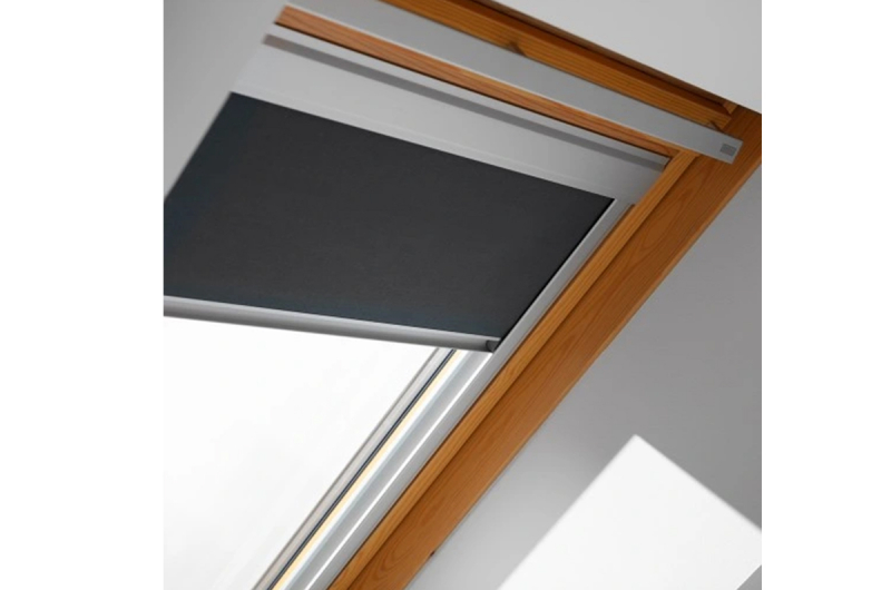 фото Velux штора на направляющих CONTRIO Черный - 55x78