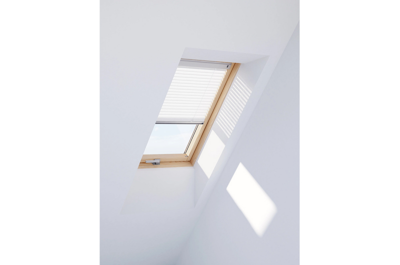 фото Velux жалюзи белые CONTRIO PAA 55*118