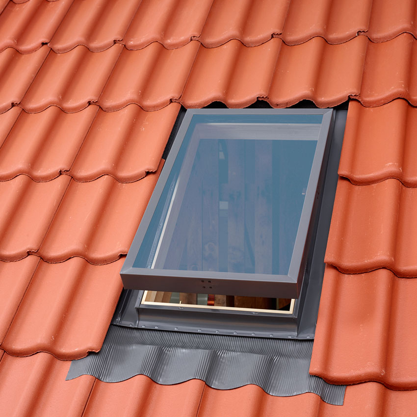 фото Velux VLT 1000 Окно-люк в комплекте с окладом OPTIMA - 45х55