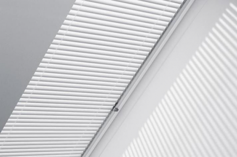 Velux PAL 7001 Жалюзи белые с полным теплоотражением фото