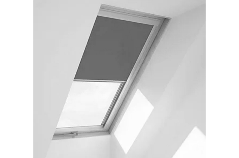 фото Velux штора на направляющих CONTRIO Серый 66*118