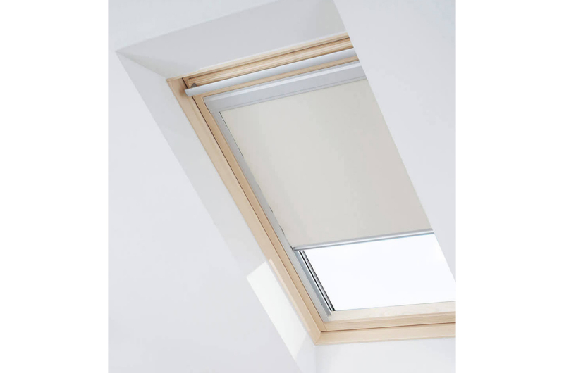 фото Velux штора на направляющих CONTRIO Бежевый 114*140